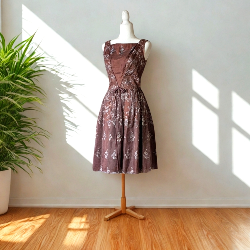 1960s Vintage Brown Sleeveless Midi Dress with Embroidery